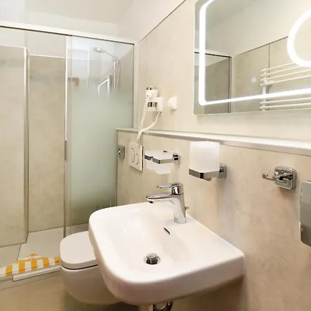 基尔希斯坦酒店 招待所 沃尔加斯特